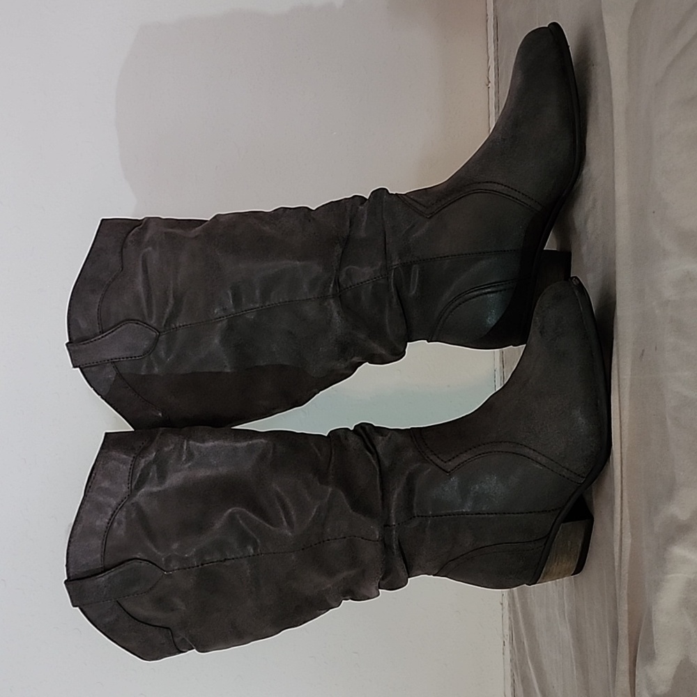Womens wide calf slouchy boots.
